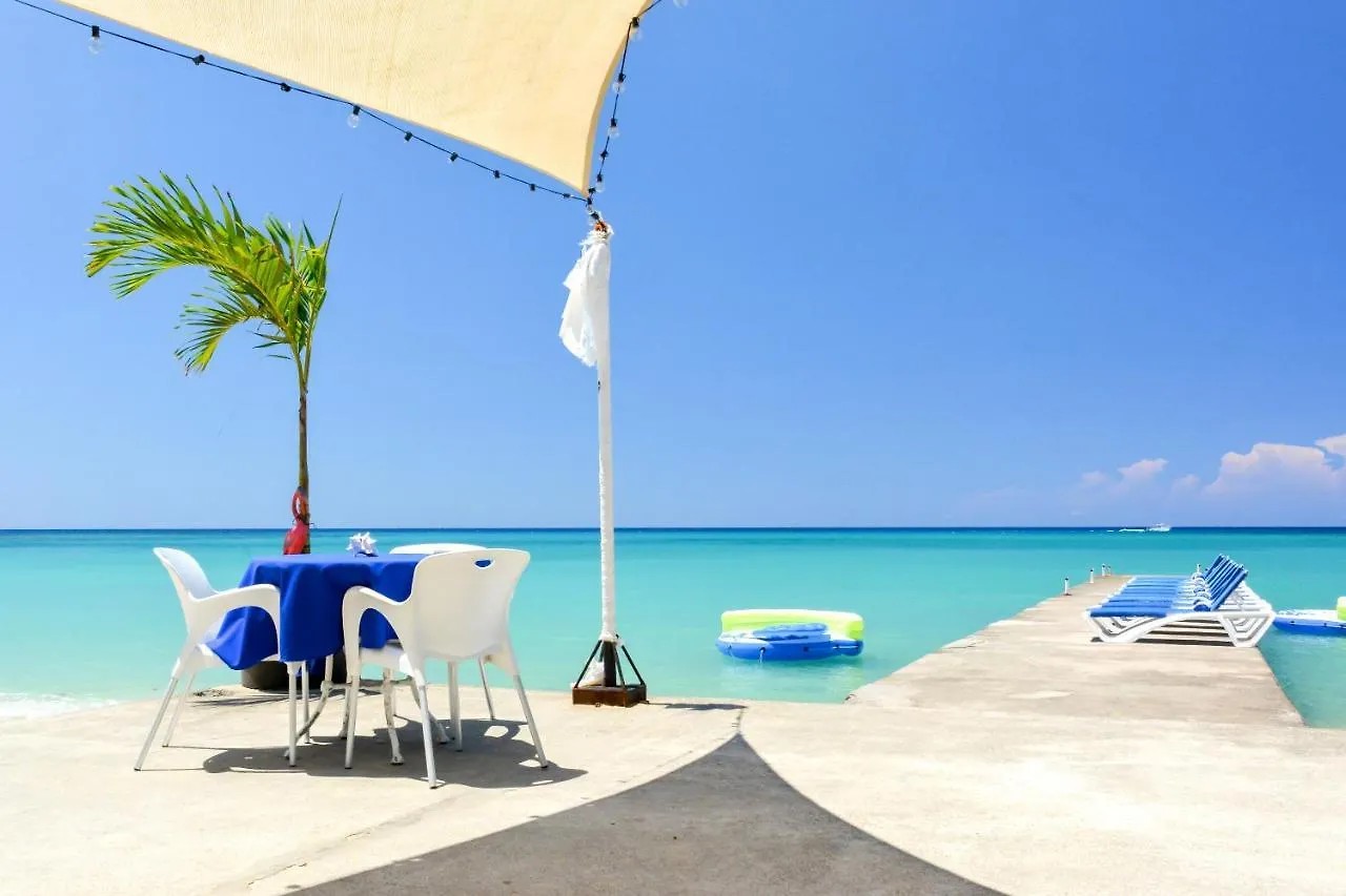 Beach Front Hotel Ocho Rios